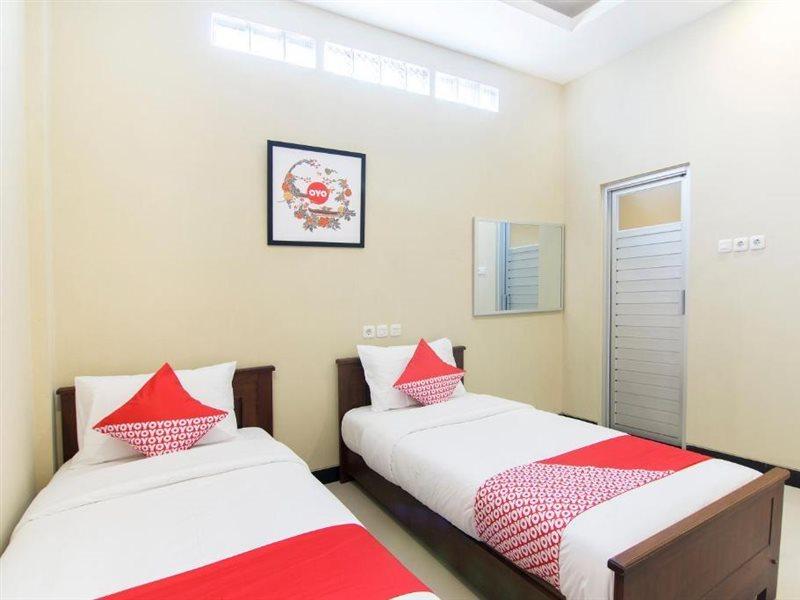 Super Oyo 890 Dewi Fortuna Guest House Maguwo Экстерьер фото