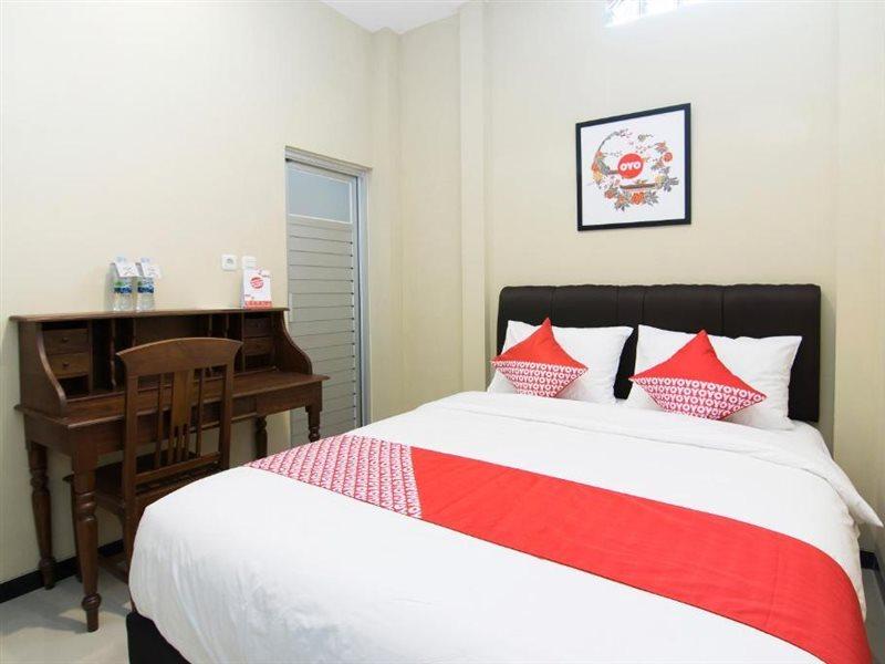 Super Oyo 890 Dewi Fortuna Guest House Maguwo Экстерьер фото