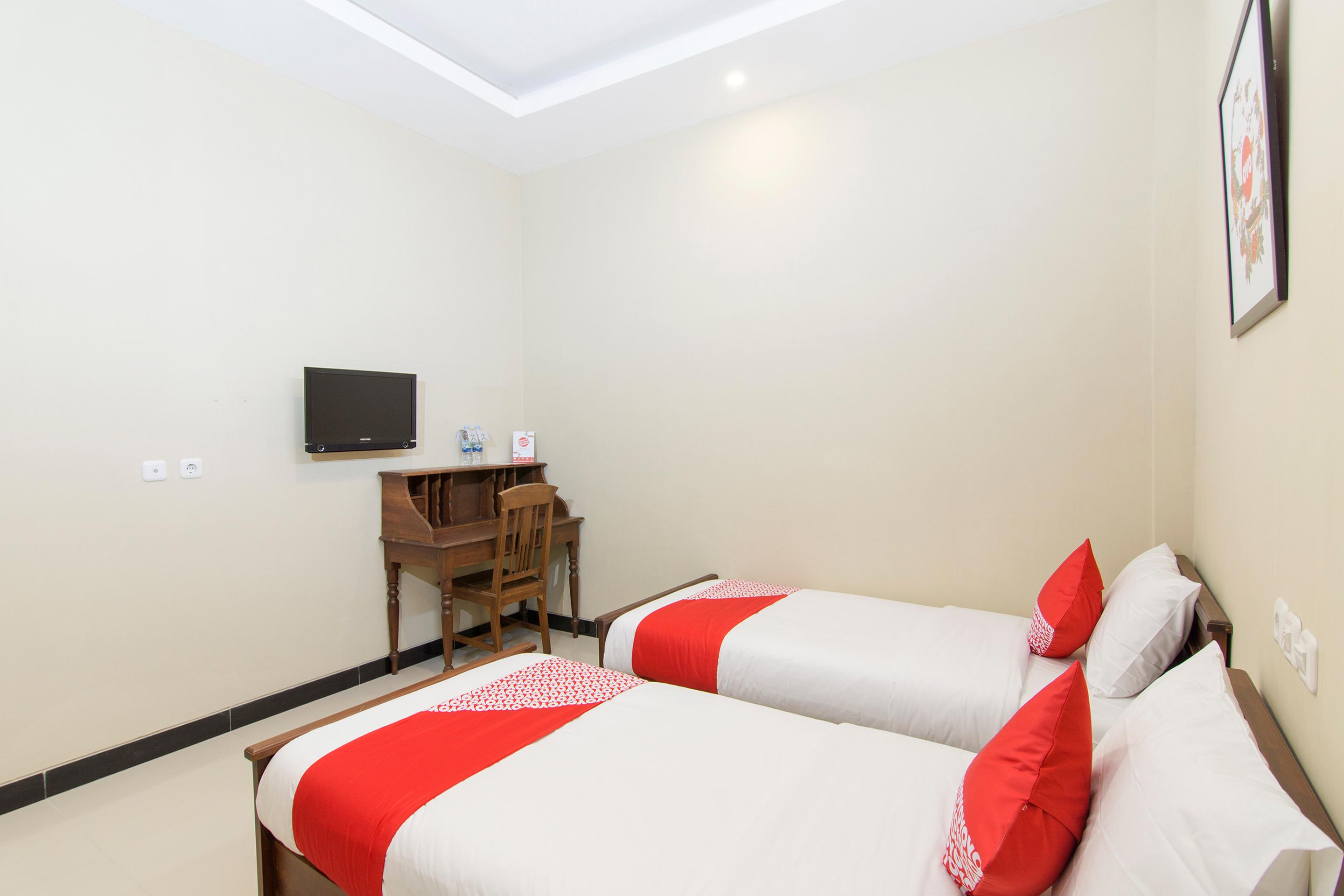 Super Oyo 890 Dewi Fortuna Guest House Maguwo Экстерьер фото