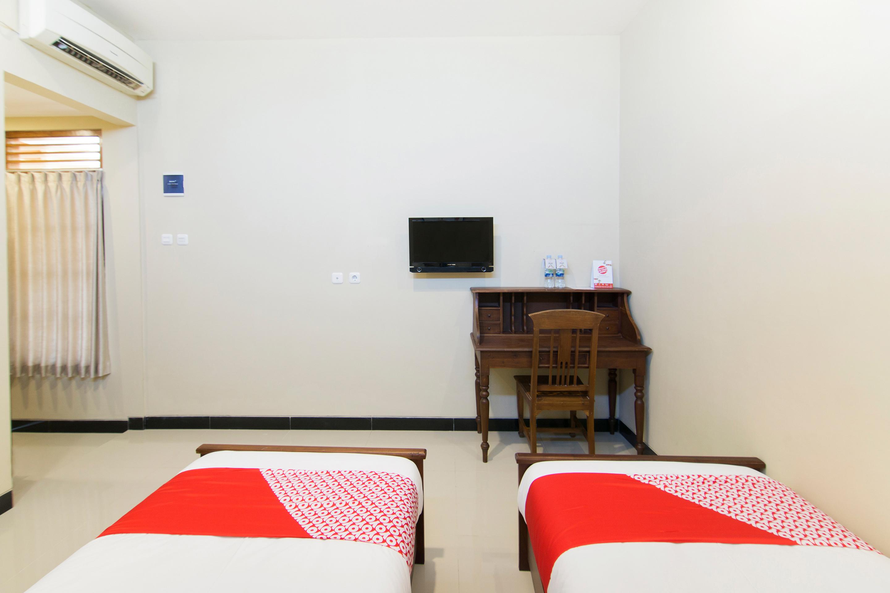 Super Oyo 890 Dewi Fortuna Guest House Maguwo Экстерьер фото