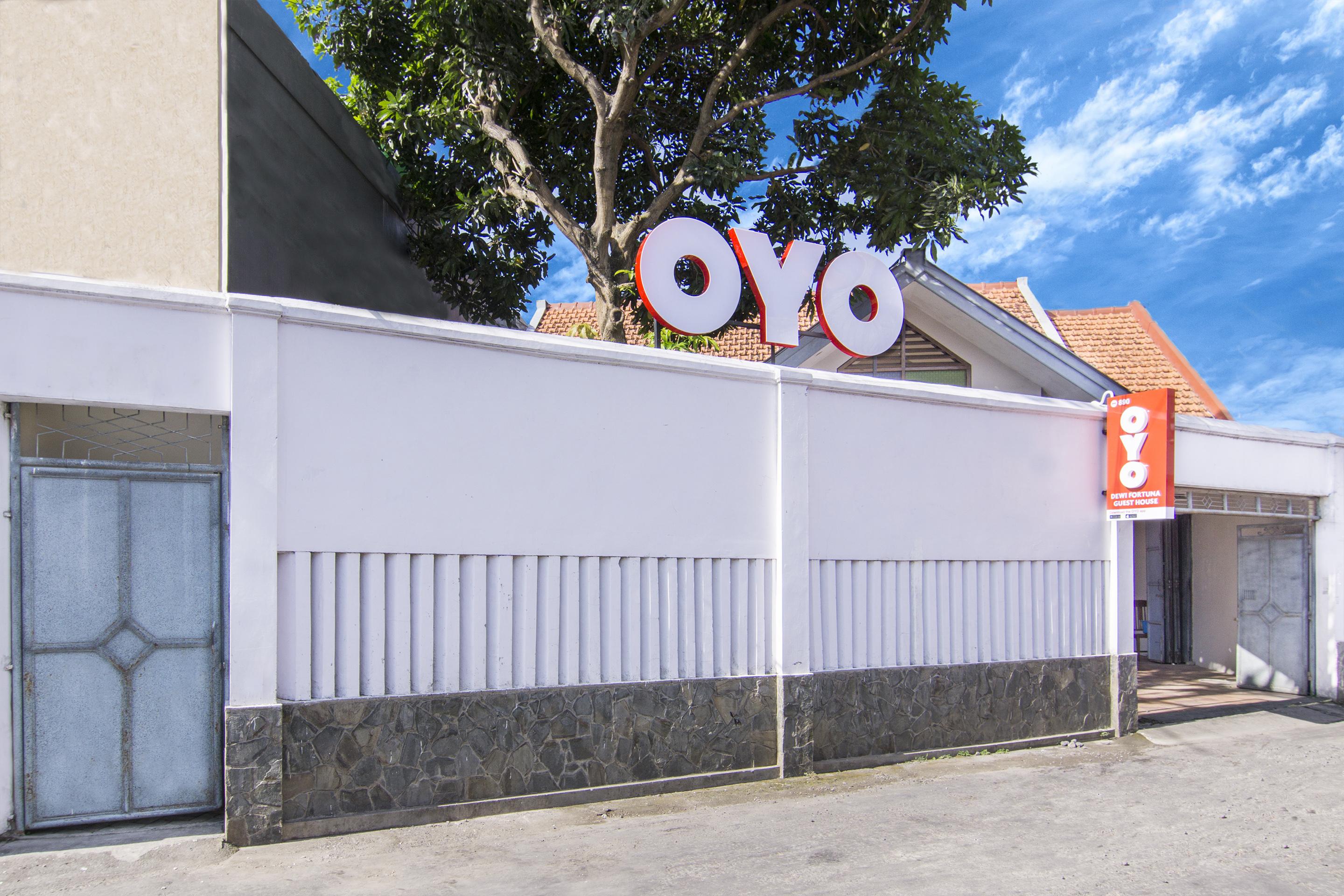 Super Oyo 890 Dewi Fortuna Guest House Maguwo Экстерьер фото