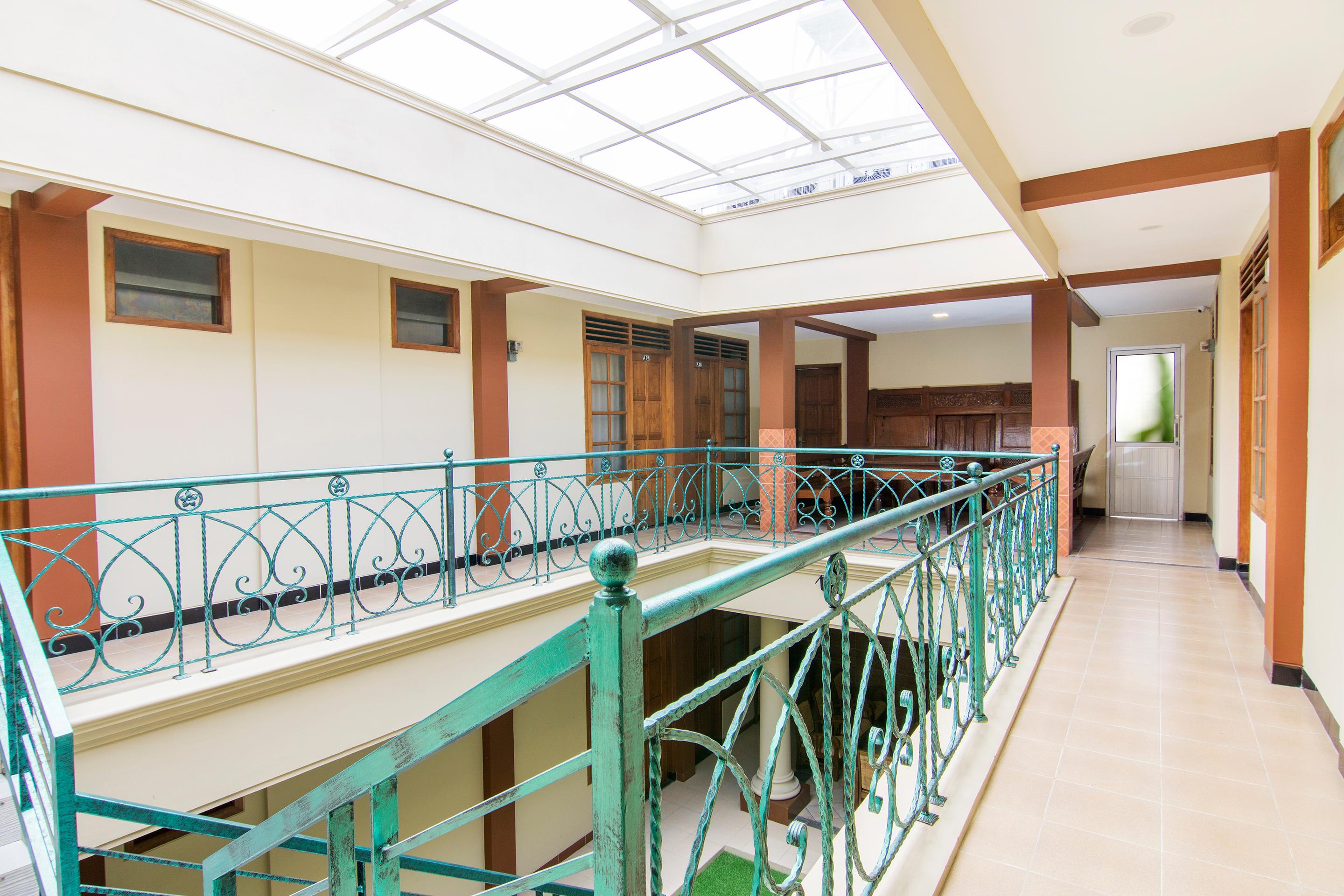 Super Oyo 890 Dewi Fortuna Guest House Maguwo Экстерьер фото