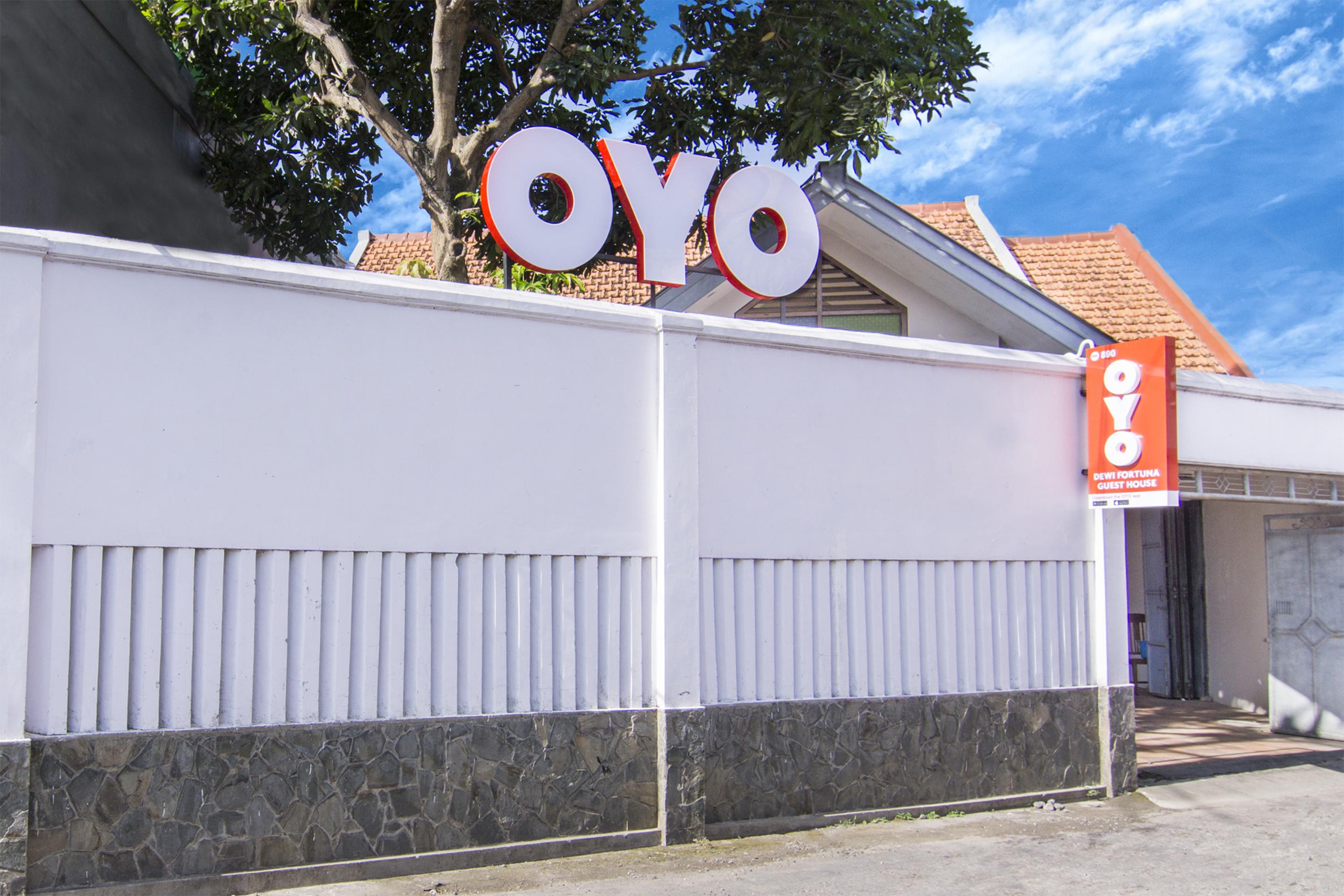 Super Oyo 890 Dewi Fortuna Guest House Maguwo Экстерьер фото